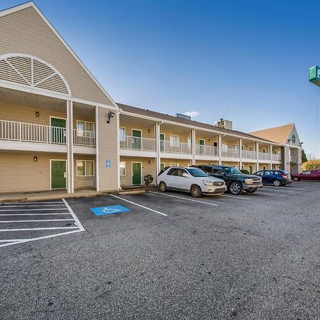 Hometowne Studios By Red Roof Spartanburg - Asheville Highway Southern Shops ภายนอก รูปภาพ